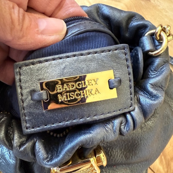 BADGLEY MISCHKA LEATHER BUCKET BAG ZIP TOP DESIGNER CROSSBODY MODERN LUXURY - Picture 8 of 13